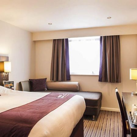 Premier Inn London Romford Central Dış mekan fotoğraf