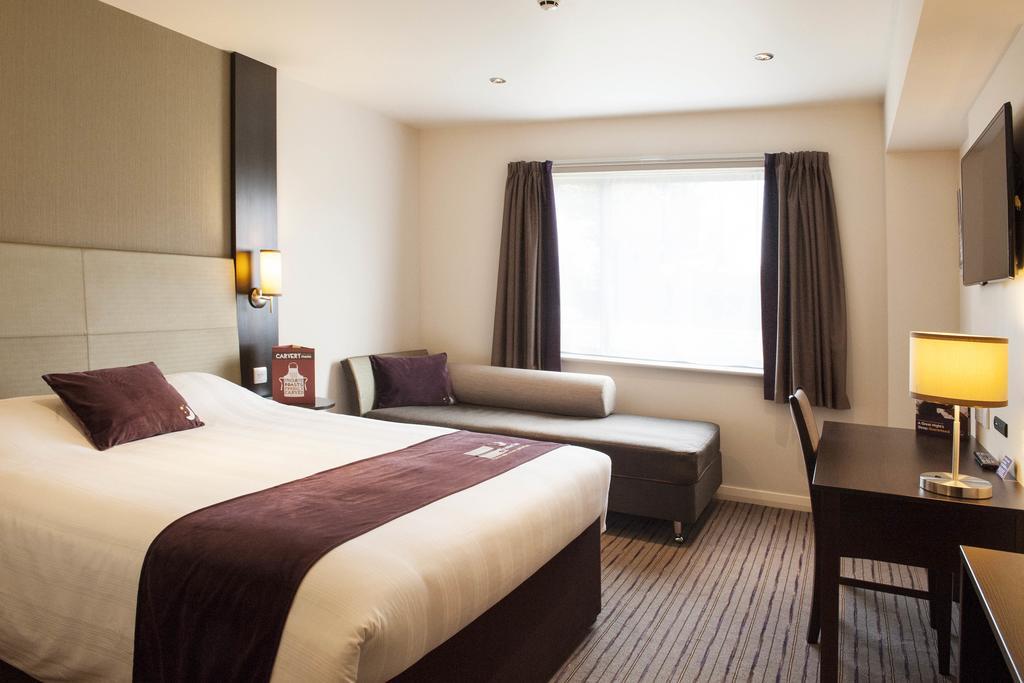 Premier Inn London Romford Central Dış mekan fotoğraf