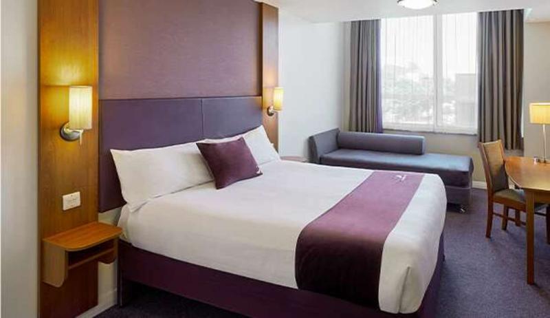 Premier Inn London Romford Central Dış mekan fotoğraf